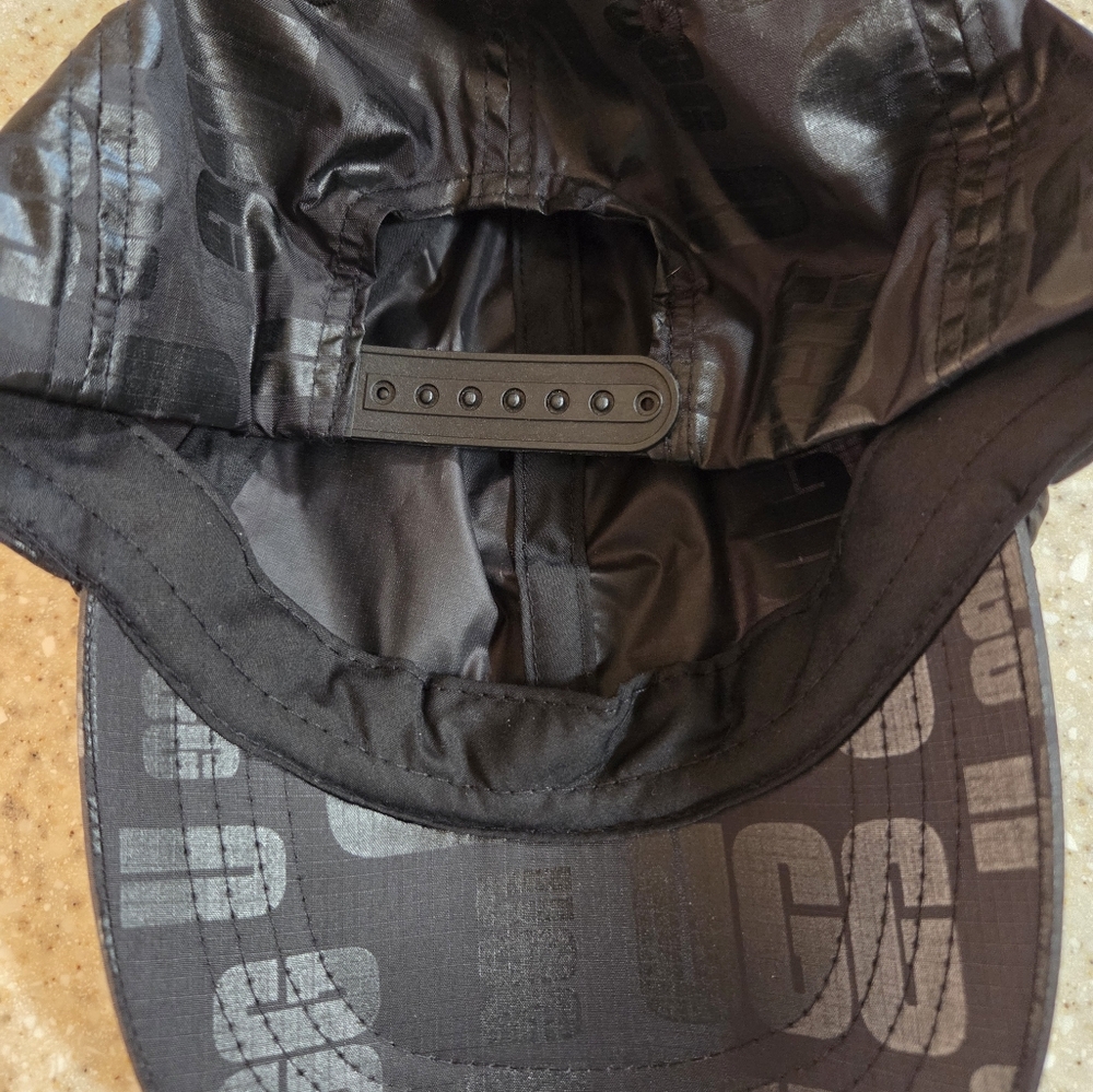 Ugg Black Cap With Subtle Pattern - image 4